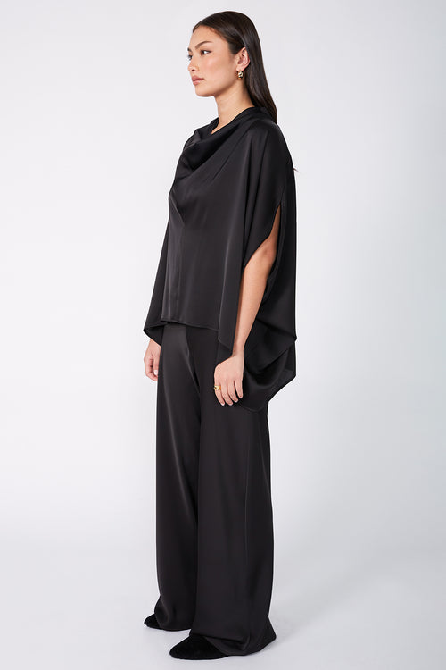 funnelled cape / black