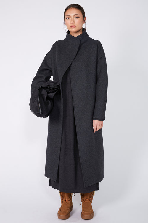 gains long sleeve spin dress / charcoal|black stripe