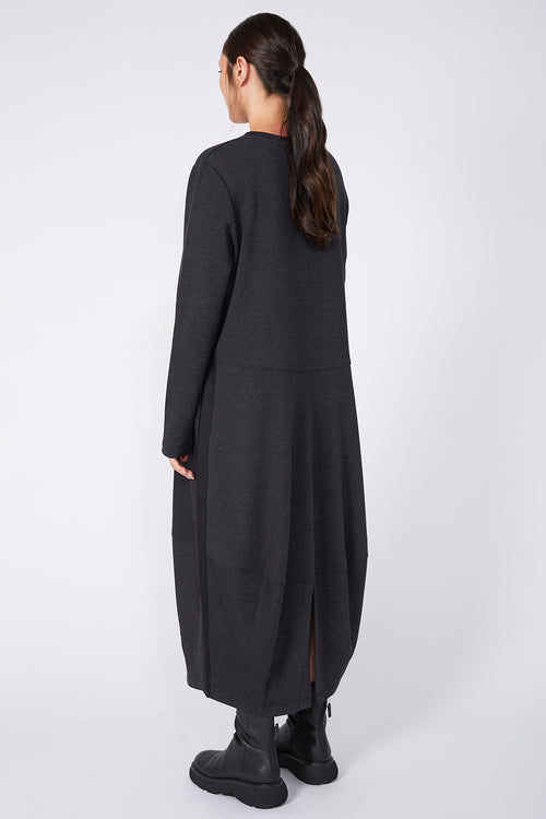 gains long sleeve spin dress / charcoal|black stripe