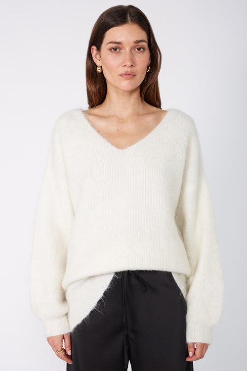inform v neck sweater / brushed ivory cream