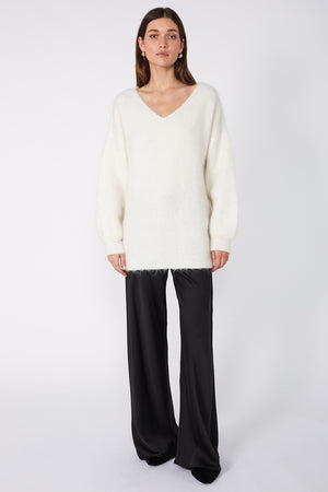 inform v neck sweater / brushed ivory cream