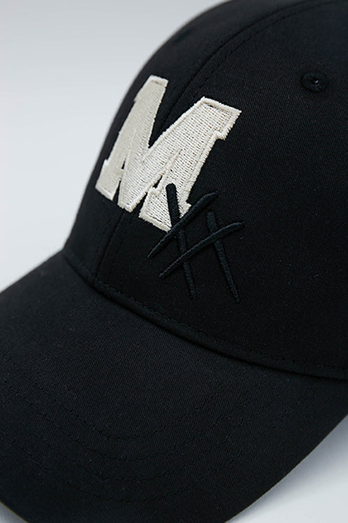 initial cap / black|ecru