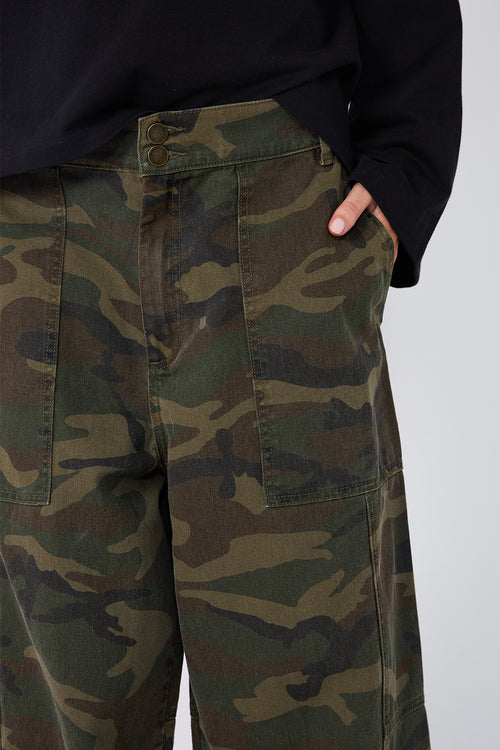 inquiry jean / khaki camo denim