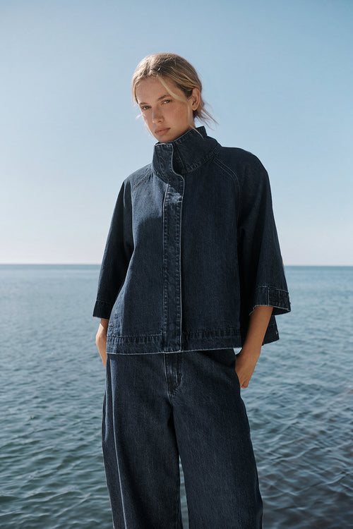 intent denim jacket / distressed indigo denim