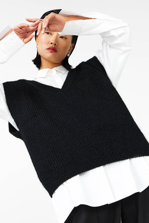 lineate vest / black