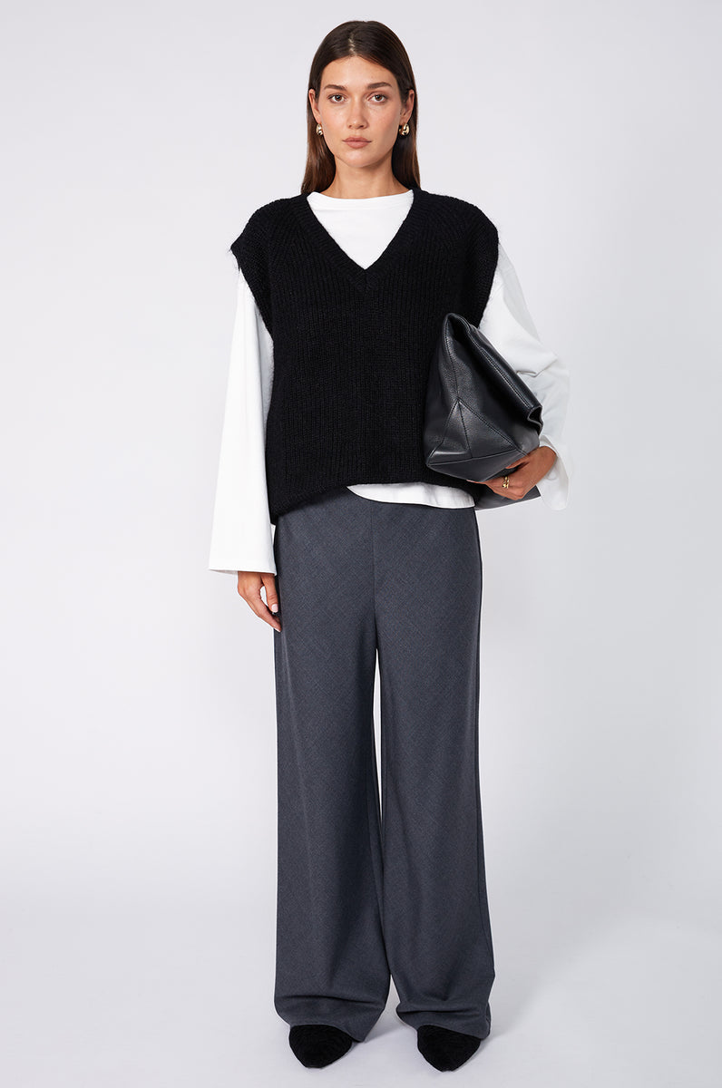 lineate vest / black | m o o c h i