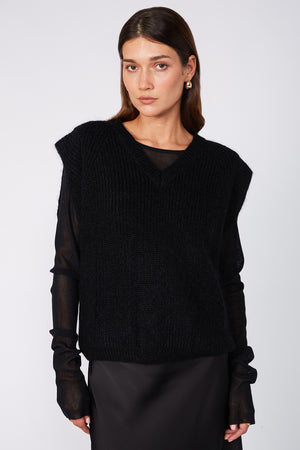 lineate vest / black
