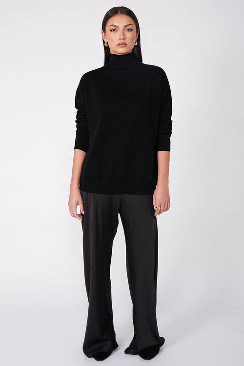collected sweater / black