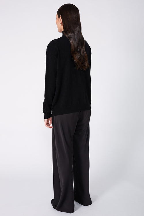 collected sweater / black