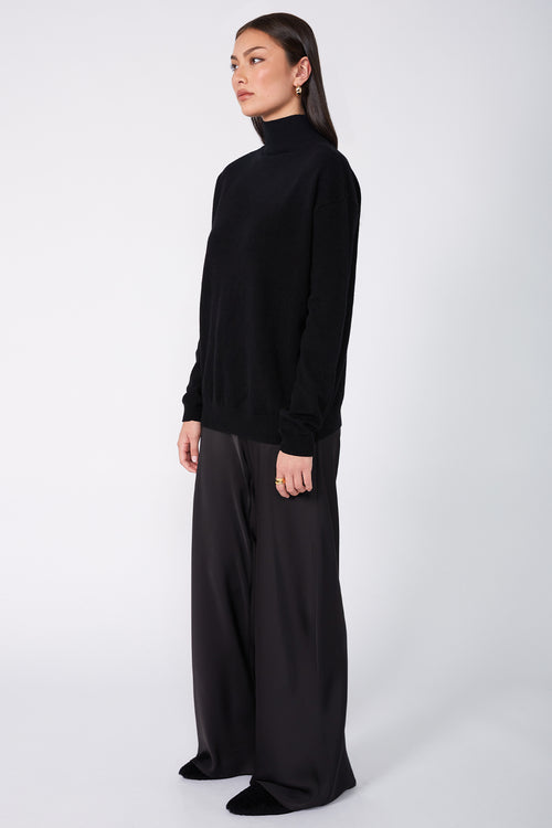 collected sweater / black