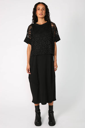 followed crop / black lace