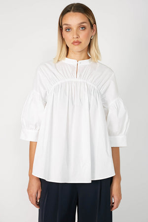 signal short sleeve top / white
