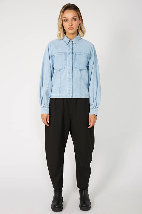 respite crop denim jacket / faded blue denim