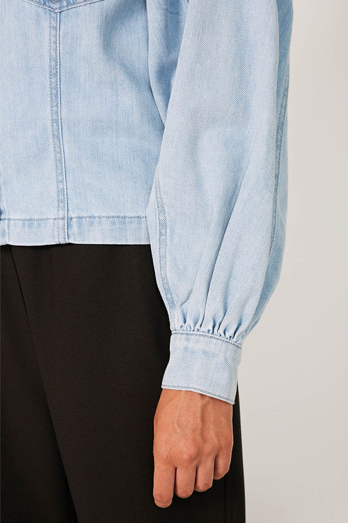 respite crop denim jacket / faded blue denim