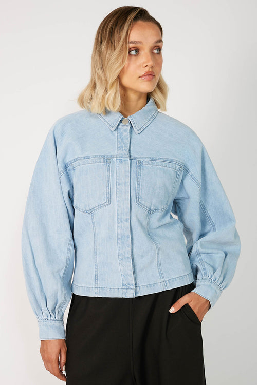 respite crop denim jacket / faded blue denim