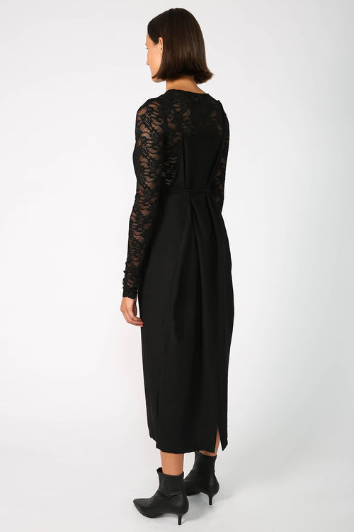 strive pinnie dress / black