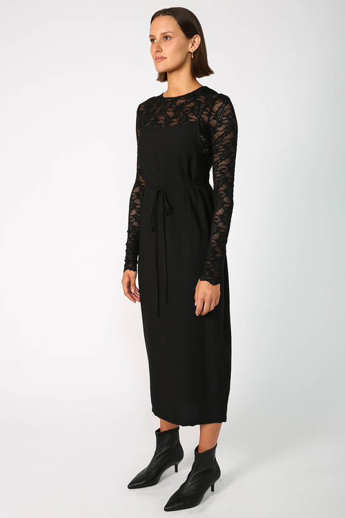 strive pinnie dress / black