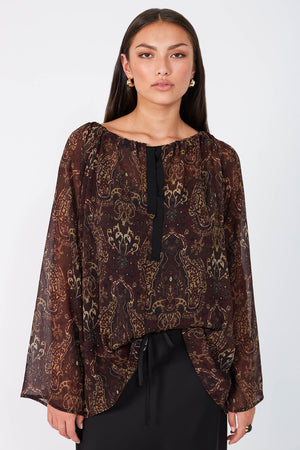 serene top / dark sangria paisley