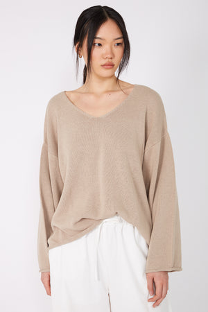 remit sweater / putty