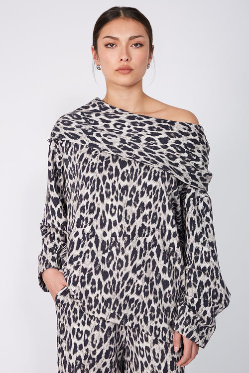 sear sweat / silver| black wilderness print