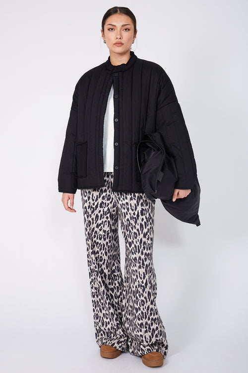 sear trackpant / silver| black wilderness print