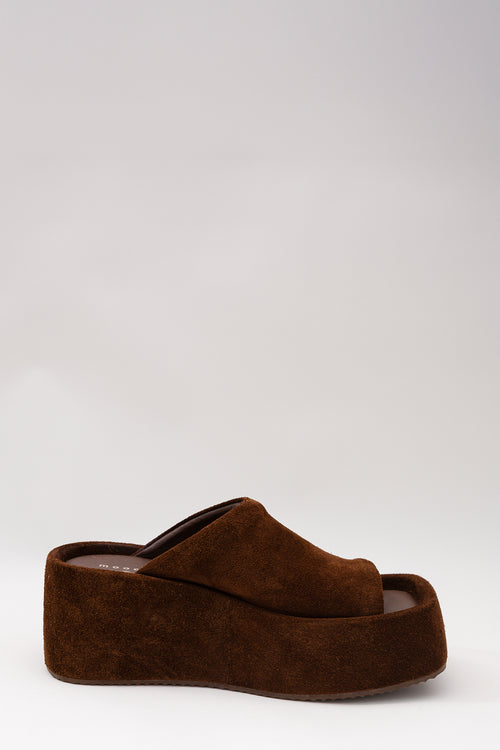 shield wedge / rich tan brown