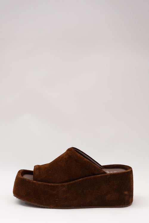 shield wedge / rich tan brown