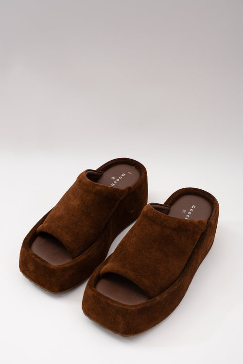 shield wedge / rich tan brown