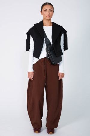 shy layering top / white