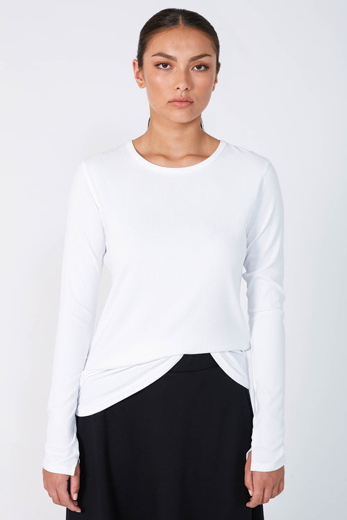 shy layering top / white
