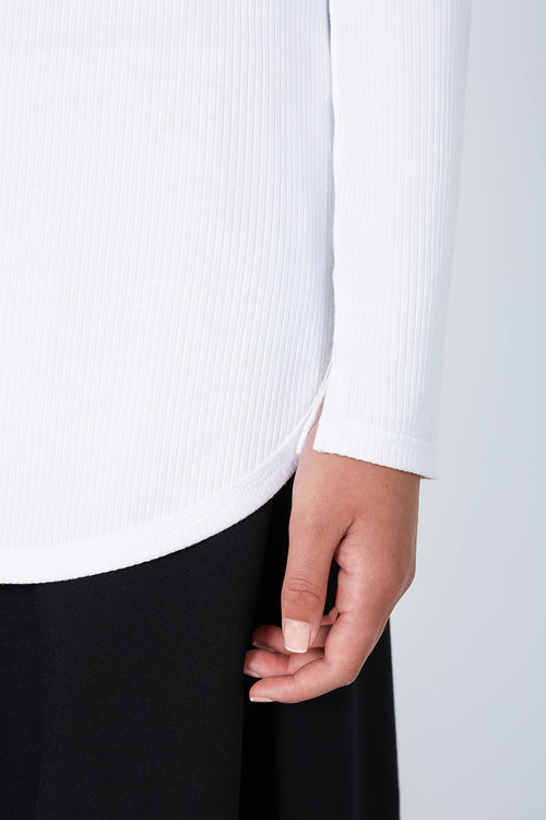 shy layering top / white