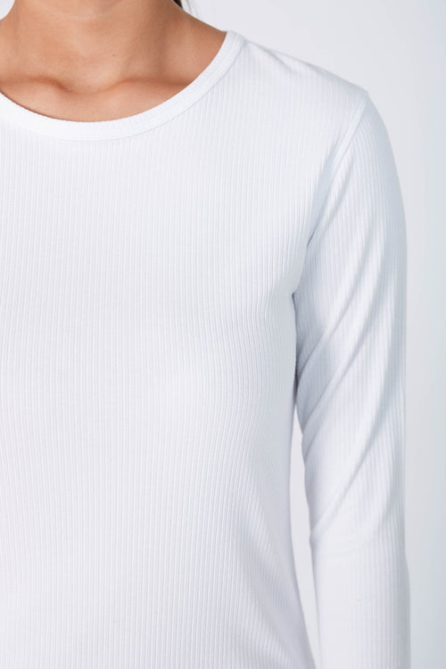 shy layering top / white