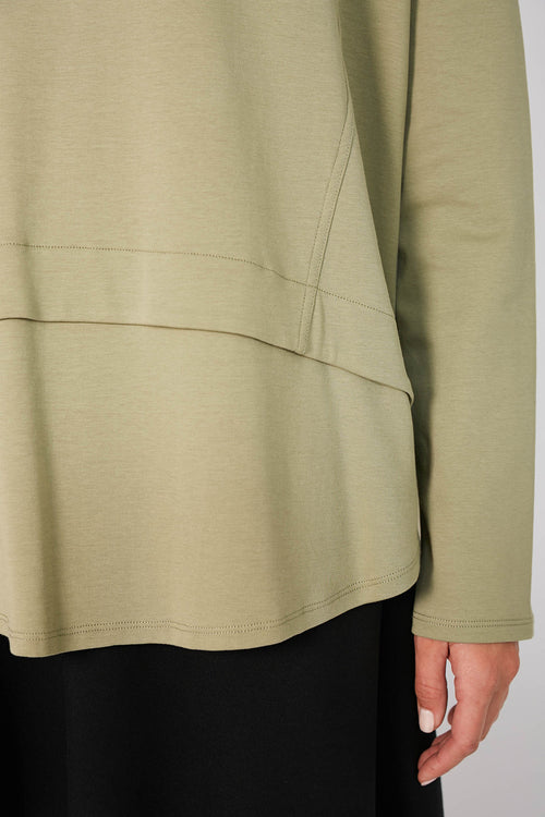 overturn top / matcha green