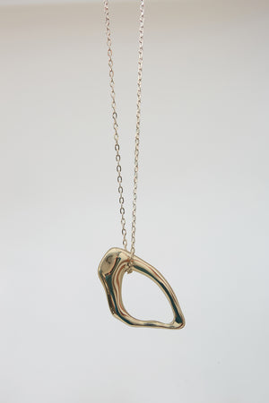 spate long necklace / gold