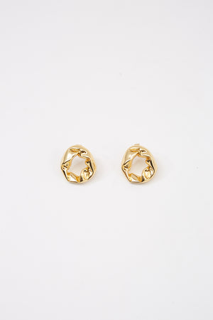 textured earring / gold