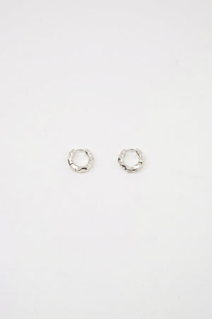textured huggy earring / silver