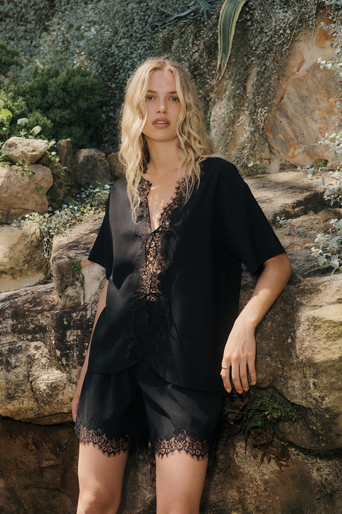 traced top / black