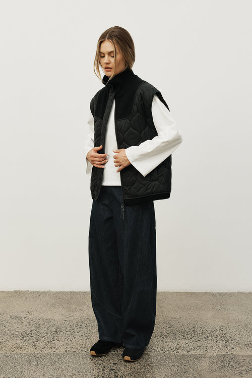 united vest / black