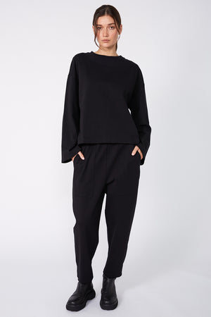 urban top / black