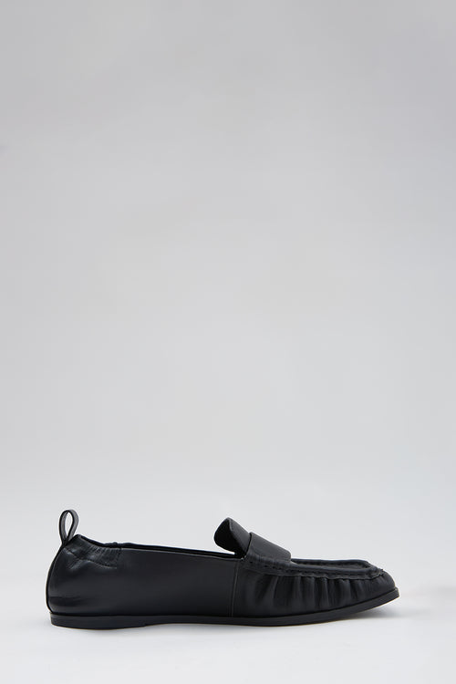 veered loafer / black