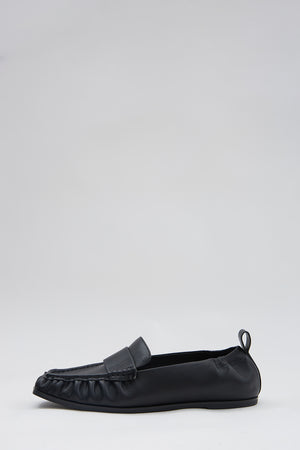 veered loafer / black
