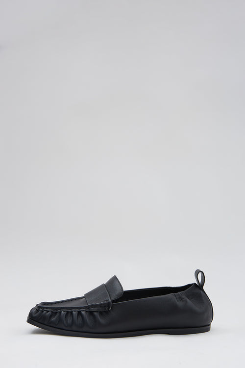 veered loafer / black