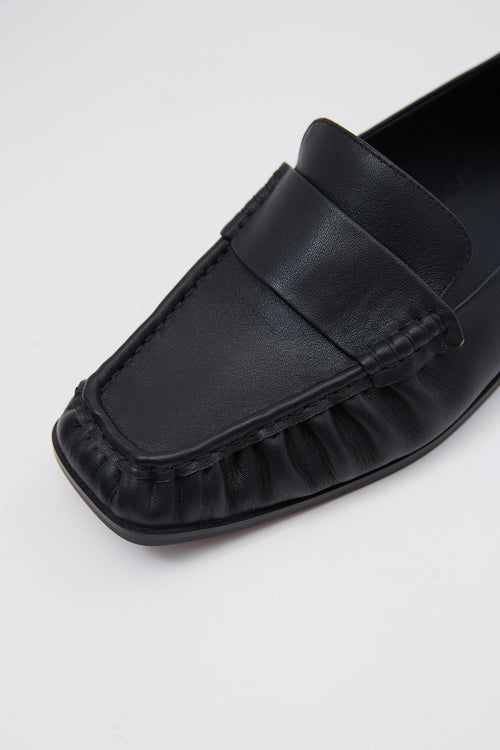 veered loafer / black
