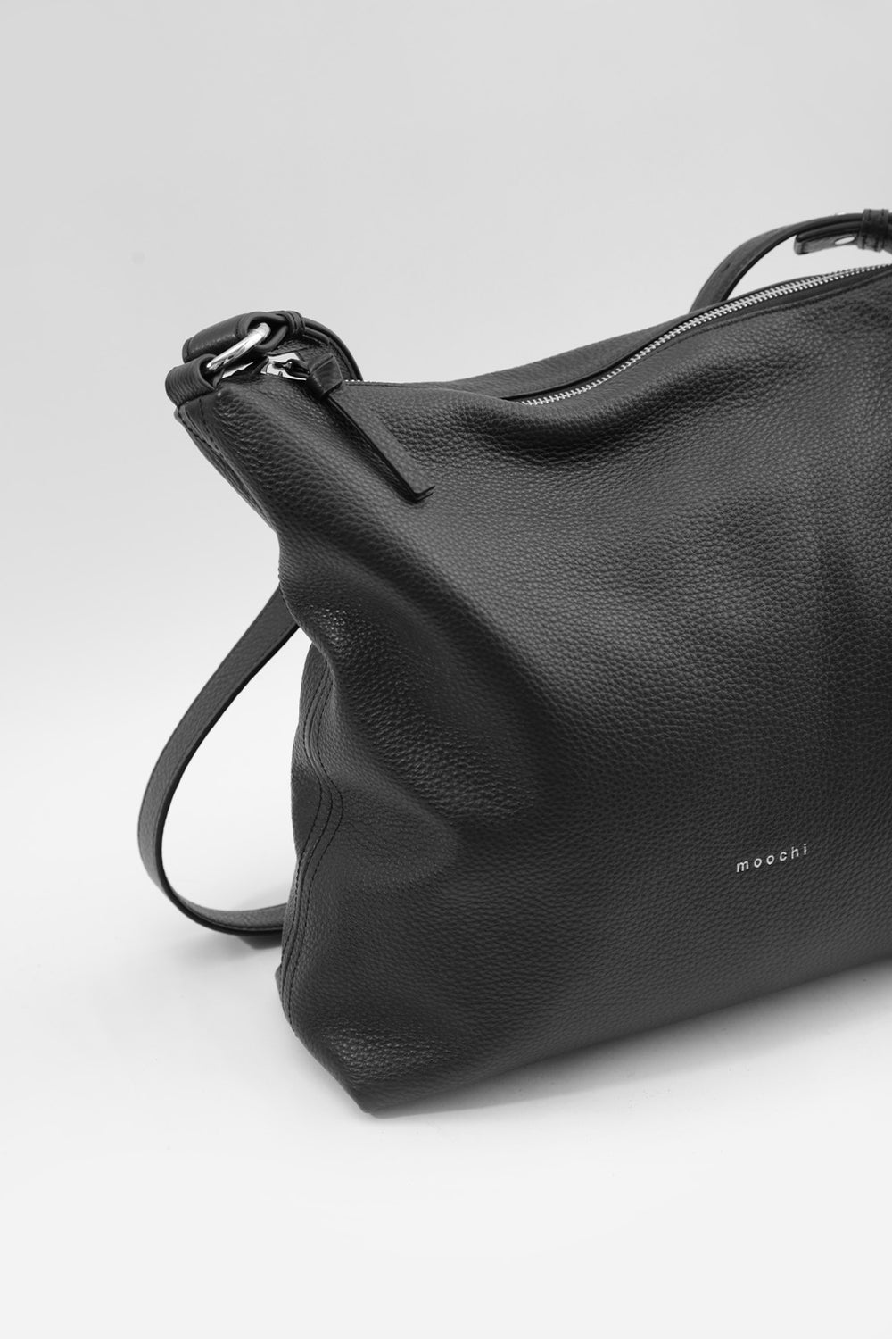 porter bag / blacksilver m o o c h i