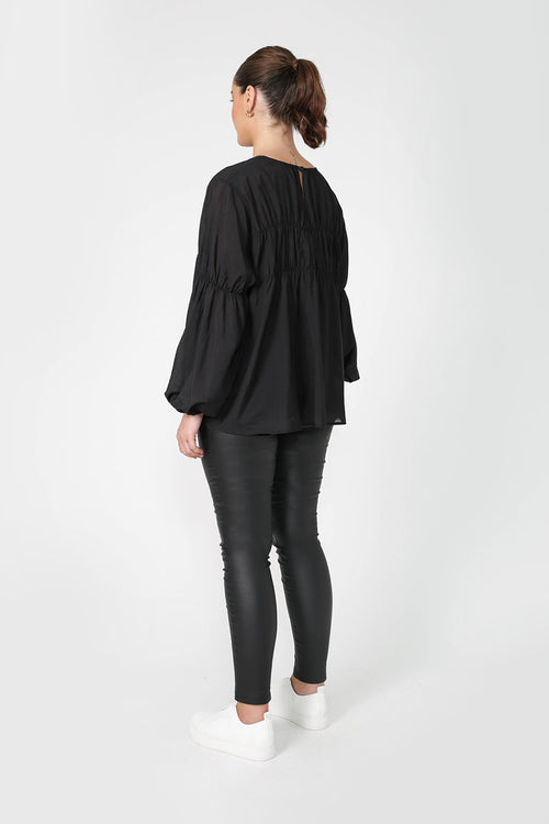 section top / black