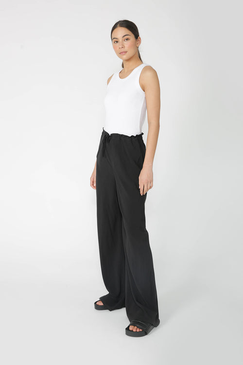 frame bias pant / black