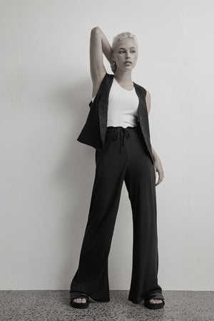 frame bias pant / black